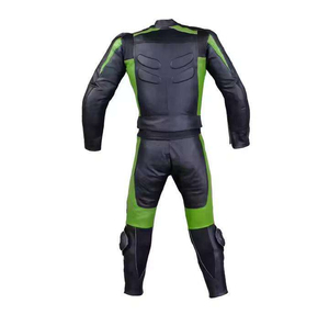 Viaja con Comodidad con Este Traje de Motocicleta de Cuero de Dos Piezas. Mantente Protegido en Cada Viaje con Este Traje de Cuero para Motociclistas - Product Image 2