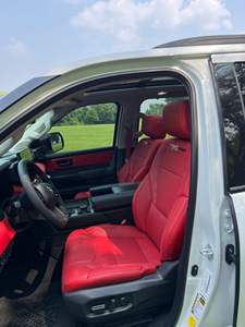 Toyota Sequoia TRD Pro 2023, Motor V6 Twin-Turbo, 4x4, Transmisión Automática, Asientos de Cuero - Product Image 3