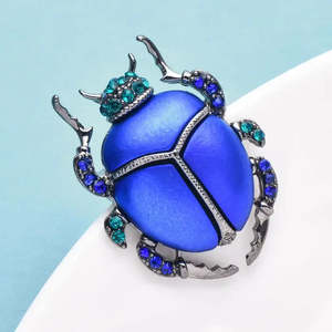Élégante broche scarabée bleue en cristal et strass, alliage de zinc avec technologie de placage, motif floral, bijou cadeau - Product Image 3
