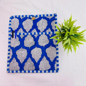 Cổ Điển 14 Inch Bông Bông Mac Cuốn Sách Túi Khối In Máy Tính Bảng Túi Tab Tay Áo Với Nút Và Thêm Không Gian Quà Tặng Cho Cô - Product Image 1