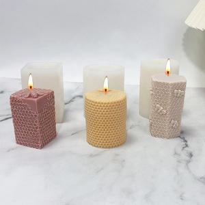 Moule en Silicone 3D Ruche d'Abeille en Gros Moules à Bougies Nid d'Abeille pour Barres de Lotion pour les Mains Cire de Crayons Fondue et Fournitures de Fabrication de Bougies - Product Image 4