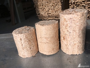 Briquetas de madera Pini Kay/RUF de alta calidad de 10kg en pellets de madera de embalaje térmico de combustible duradero - Product Image 3
