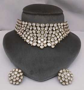 Diseñador victoriano acabado de alta calidad Moissanite Kundan chapado en oro gargantilla conjunto con pendientes ropa de boda india tradicional - Product Image 2