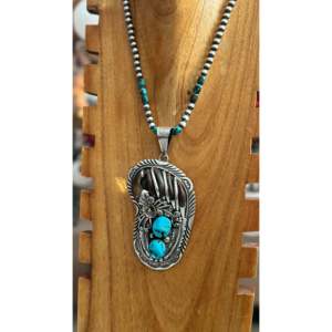 Pendentif grappe griffe d'ours en jade turquoise Charles Johnson, serti clos en or rose, motif chiffres en argent sterling, style Sleeping Beauty - Product Image 2