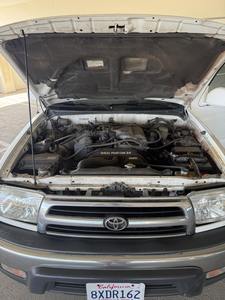 Toyota 4Runner SR5 4x4 usada, limpia, año 2000 - Product Image 5