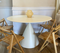 Table basse circulaire en panneau blanc mat de style italien simple et moderne, design minimaliste moderne