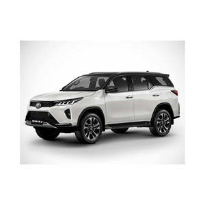 Espacioso para SW4 con Tracción en las Cuatro Ruedas R15, Asientos de Cuero Flexibles para Familias y Grupos Grandes, Interior Oscuro - Product Image 2