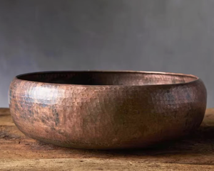 Bol en cuivre décoratif rustique martelé à la main finition polie Table à manger pièce maîtresse Table basse plantes fruitières rangement de cuisine - Product Image 1