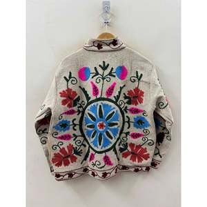 Veste d'hiver en coton ivoire brodée à la main Suzani Garden, avec logo personnalisé, taille XL, style universitaire, pour le printemps, design floral sauvage en cuir court - Product Image 2