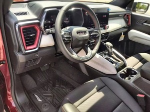 GMC Canyon AT4X 2024, 4 Puertas, Cabina Doble, 4x4, Certificado SB, Limpio y Usado en Buen Estado, Caja de Cambios Automática, Volante a la Izquierda, Cuero Oscuro, Turbo, Eléctrico, Tracción en las Cuatro Ruedas - Product Image 4