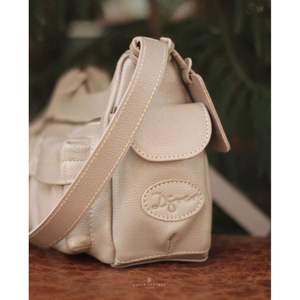 Bolso de hombro de cuero de vaca genuino de la mejor calidad para mujer, hecho a mano, duradero, elegante, estilo minimalista atemporal, perfecto para Indonesia - Product Image 2