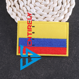 Tela de sarga de alta calidad para coser parche bordado de hierro logotipo personalizado al por mayor para decoración de sombreros insignias formas de flores de corazón - Product Image 1