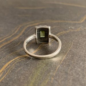 Bague de fiançailles et de mariage pour femme en argent sterling 925 fait main, bijoux tendance, pierre en zircon vert, taille émeraude, sertie en bélière - Product Image 3