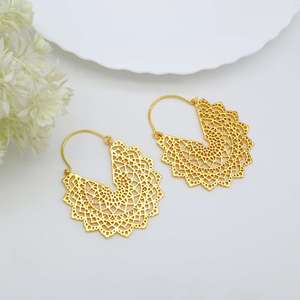Pendientes de Diseño Geométrico con Flores, Estilo Bohemio, Venta al Por Mayor, Novedad 2024, Chapados en Oro de 18K, Material de Latón, Joyería Unisex - Product Image 4