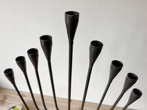 Portavelas de Menorah de metal de diseño clásico para decoración navideña judaica tradicional de decor IMPEX - Product Image 5