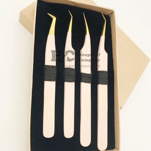 แหนบต่อขนตาสแตนเลสสตีลแบบปลายแหลมเคลือบไฟเบอร์สีทอง พร้อมกล่องบรรจุภัณฑ์แบบยั่งยืน สำหรับขนตาแบบมิงค์ รับผลิตแบรนด์ส่วนตัว (Private Label) พร้อมโลโก้ - Product Image 1
