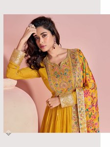 2025 Chaud en vente! Bollywood Style Belle Imprimé Longue Longueur Pure Chinon Soie Tissu Anarkali Robe Avec Dupatta Ensemble À Vendre - Product Image 5