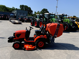 Tractor compacto Kubota BX-231 nuevo y usado con recogedor de césped - Product Image 3