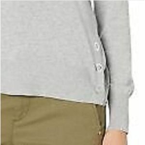 Maglione da donna Michael Kors grigio con orlo a bottone, taglia XL, stile casual, con colletto a fiocco e applicazioni, in tessuto traspirante, per l'autunno - Product Image 3