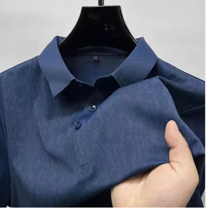 เสื้อยืดผู้ชาย คอวี แขนสั้น ทรงปกติ ผ้าโพลีเอสเตอร์ 100% น้ำหนัก 180 กรัม ระบายอากาศ แห้งเร็ว ไร้ตะเข็บ สวมใส่สบาย เหมาะสำหรับฤดูร้อน สไตล์ธุรกิจ - Product Image 3