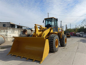 Chargeuse sur pneus diesel d'occasion de 5 tonnes, jaune, robuste, pour opérations en terminal portuaire - Product Image 2