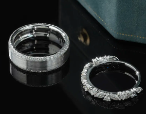 Superbe bague de fiançailles en diamant Moissanite 100% avec bande en or jaune magnifique pour les fêtes - Product Image 5