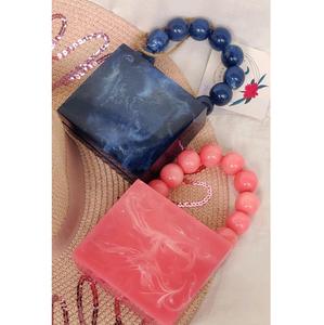 Bolso de Mano Artístico Hecho a Mano con Resina, Diseño de Ángel Amoroso, Personalizable para Mujeres Elegantes - Product Image 3