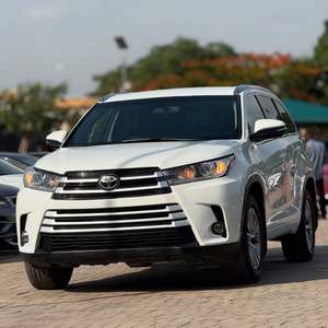 Toyota Highlander Le 8 d'occasion 2017 - Product Image 1