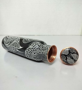 Bouteille en cuivre inspirée de la nature vibrante bouteille d'eau élégante et durable parfaite pour l'hydratation voyage Yoga bureau salle de sport d'Inde - Product Image 4