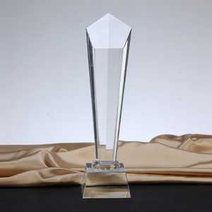 Trophée en acrylique transparent avec accents dorés et texte gravé au laser pour cadeaux souvenirs - Style moderne de haute qualité respectueux de l'environnement - Product Image 2