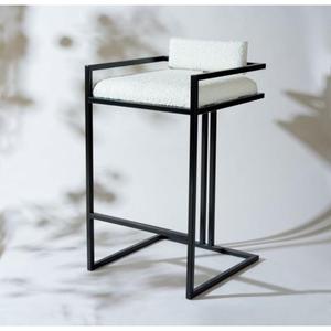 Tabouret de bar unique revêtu de couleur rouge de fer avec des détails de style industriel pour une décoration chic et tendance - Product Image 6
