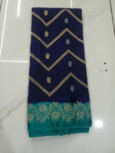 Sari de seda pura Kanchipuram Handloom tradicional con borde Zari dorado duradero para fiestas, bodas en la playa y ropa nupcial - Product Image 3