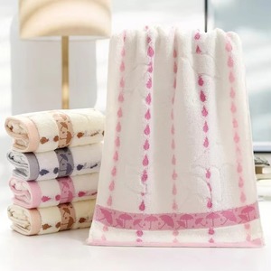 Serviette de voyage en tissu éponge 100% coton, haute densité, jacquard, pour le visage et les mains, séchage rapide et style coloré - Product Image 3