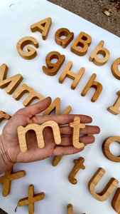 Letra del alfabeto de madera pulida, letrero de monograma decorativo duradero hecho a mano para el hogar, oficina, arte de pared, regalo personalizado MN - Product Image 4