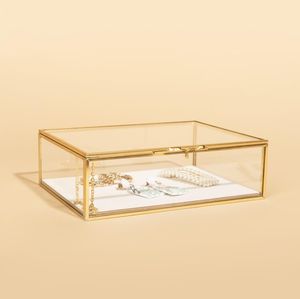Boîte à bijoux en verre carrée de luxe avec finition dorée, écologique, design personnalisable fait à la main pour le rangement et l'exposition de bijoux haut de gamme - Product Image 4