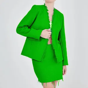 विस्तृत किनारों वाले बुने हुए कपड़े के साथ हरी स्कर्ट और जैकेट सेट, नीली बुनी हुई स्कर्ट और जैकेट सेट