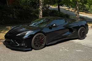 Corvette Stingray Coupé 2024 ~6,100 Millas, Motor V8 de 6.2 Litros, Paquete de Rendimiento Z51 - Product Image 2