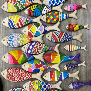 Figurines de poissons peintes à la main colorées, artisanat en bois, ornement |   Décoration de Fête et de Maison - Product Image 5