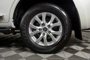 Toyota Land Cruiser 2019 en Venta / Disponible para la Venta con Bajo Kilometraje, Motor de Gasolina, Auto Usado en Excelentes Condiciones y Sin Accidentes, Volante a la Izquierda - Product Image 6