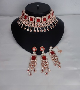 COLLAR GARGANTILLA DE PERLAS KUNDAN EN TONO ORO ROSA TRADICIONAL Y DE MODA ANTIGUA CONJUNTO CON MANGTIKA PARA MUJER Y NIÑA - Product Image 4