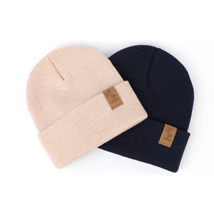 Bonnet en gros avec impression de broderie de logo personnalisé, couleur réversible pour hommes, femmes, conception de bonnet froid - Product Image 1