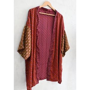 Robe kimono courte en soie patchwork respirante, taille plus, fabriquée à la main en Inde, imprimée, style bohème, pour se détendre et dormir - Product Image 2