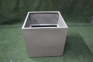 Pots de fleurs et jardinières en PRF carrés et élégants contemporains pour la maison, les hôtels et les intérieurs de bureaux pour les jardins - Product Image 3