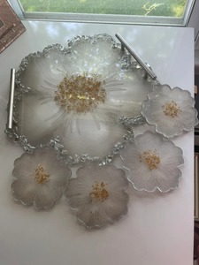 Plateau de luxe en résine bleu blanc et or en forme de pétale Plateau décoratif unique pour cadeau de mariage et style de table de l'Inde - Product Image 3