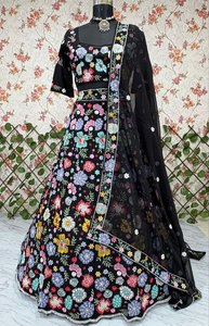 Multi Color mejor combinación Navratri Temporada especial Faux Georgette bordado secuencia trabajo moda Lahenga Choli para la venta - Product Image 5