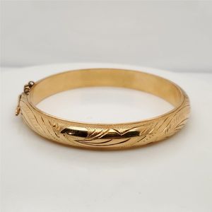 Brazalete de Metal de Lujo que Ofrece una Apariencia Premium con una Construcción Duradera y un Estilo Elegante para la Muñeca - Product Image 3