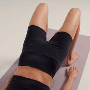 Shorts de Yoga para Mujer de Cintura Alta con Estampado Personalizado - Diseño Simple, Cintura Elástica, Tejido Transpirable y de Secado Rápido, Servicio OEM Ecológico - Product Image 2