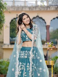 Lehenga Choli en tissu doux avec des paillettes et des broderies au fil, design Evergreen, achat en ligne en Inde au prix le plus bas - Product Image 3