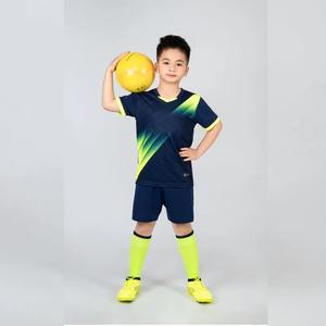 Maillots de football et vêtements de futsal personnalisés pour hommes, femmes, adultes et enfants avec logo et couleur personnalisables - Product Image 1