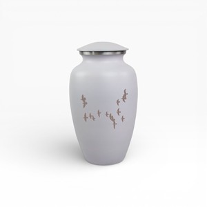 Urna Funeraria Color Rojo Borgoña Intenso con Motivo de Pájaro Volador Dorado, Acabado Brillante y Elegante Estilo Conmemorativo - Product Image 5